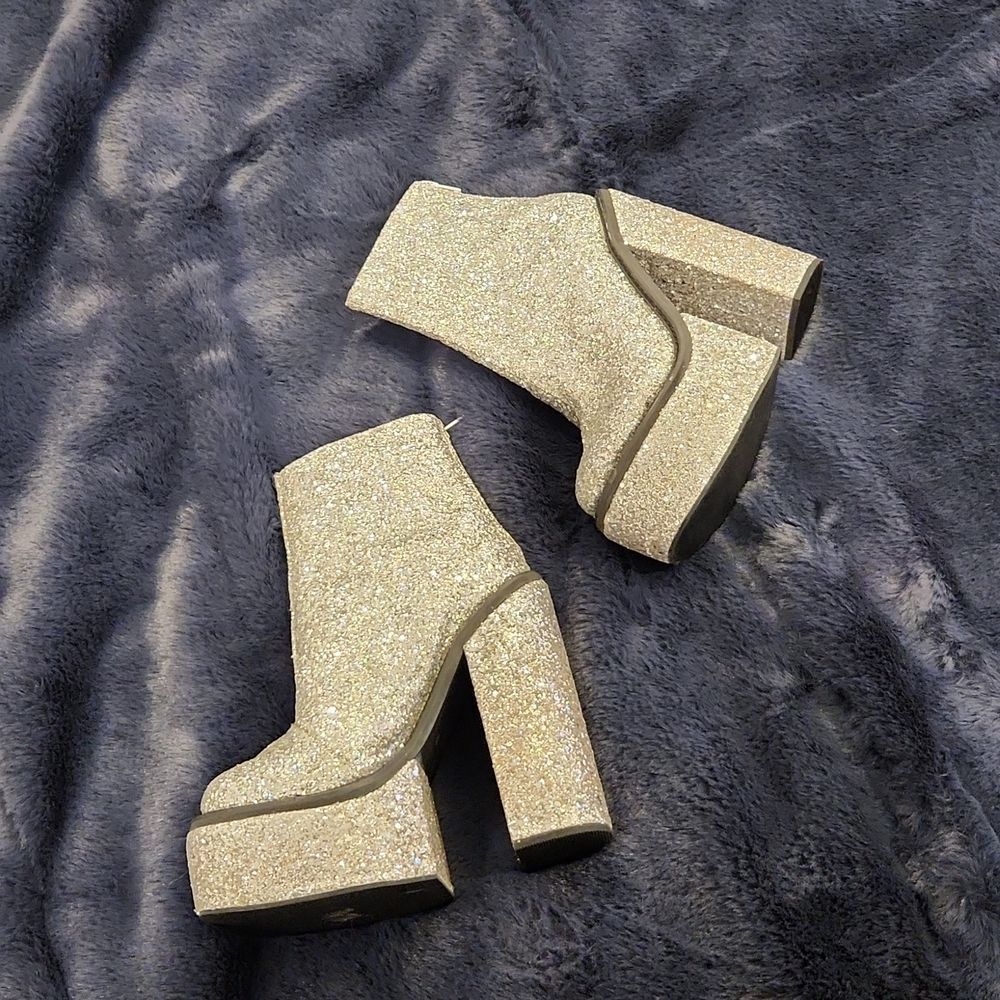 Stunning & Unique Jeffrey Campbell Platform Glamazon Glittery & Sparkle Boots! View 3